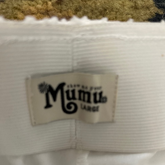 Show me your MuMu white bell bottom pants. - Picture 4 of 5